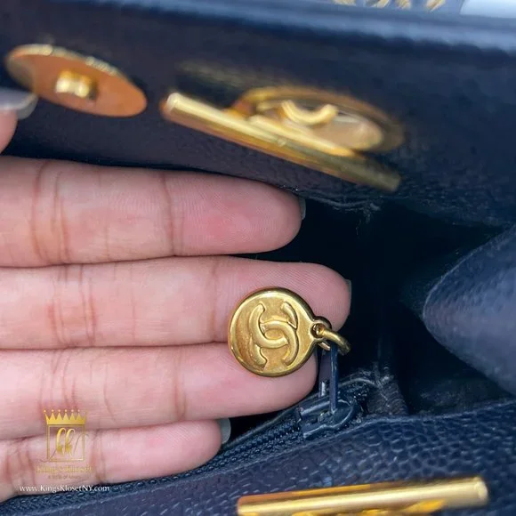 CHANEL VINTAGE DARK BLUE CAVIAR LEATHER SHOULDER BAG - Picture 11 of 11